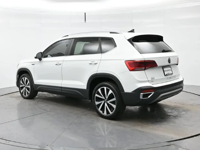 Used 2022 Pure White [white Volkswagen SE image 5