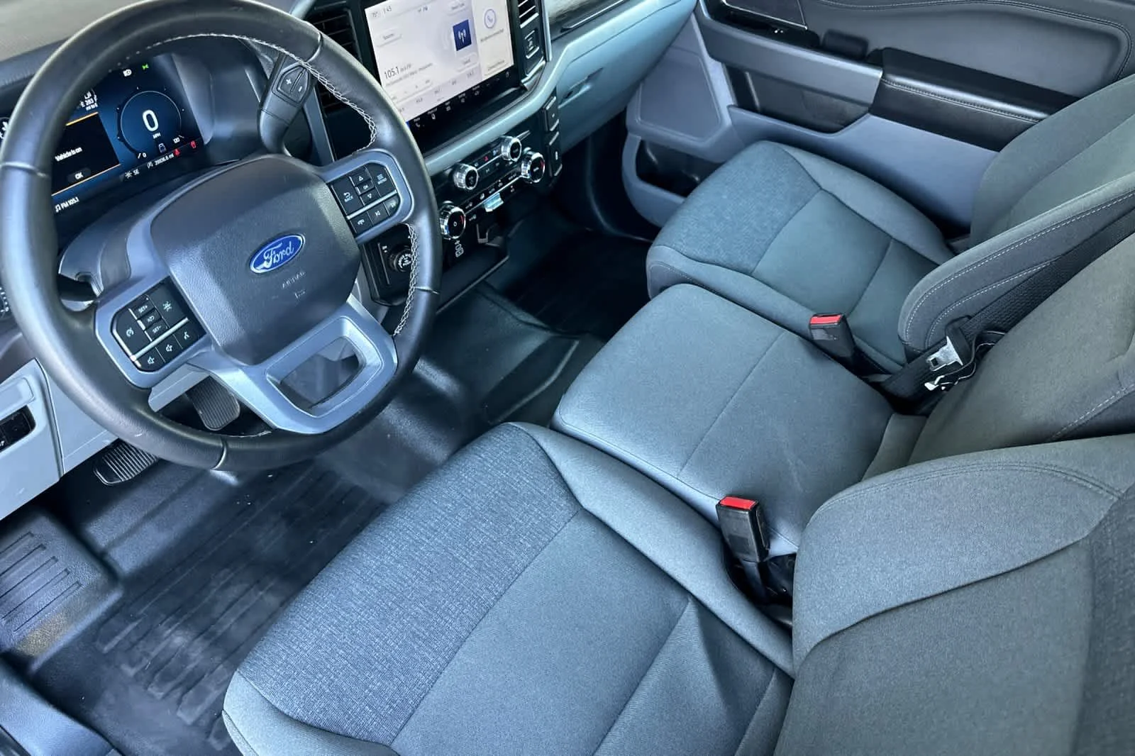 Certified Used 2025 Oxford White Clearcoat Ford XLT image 11
