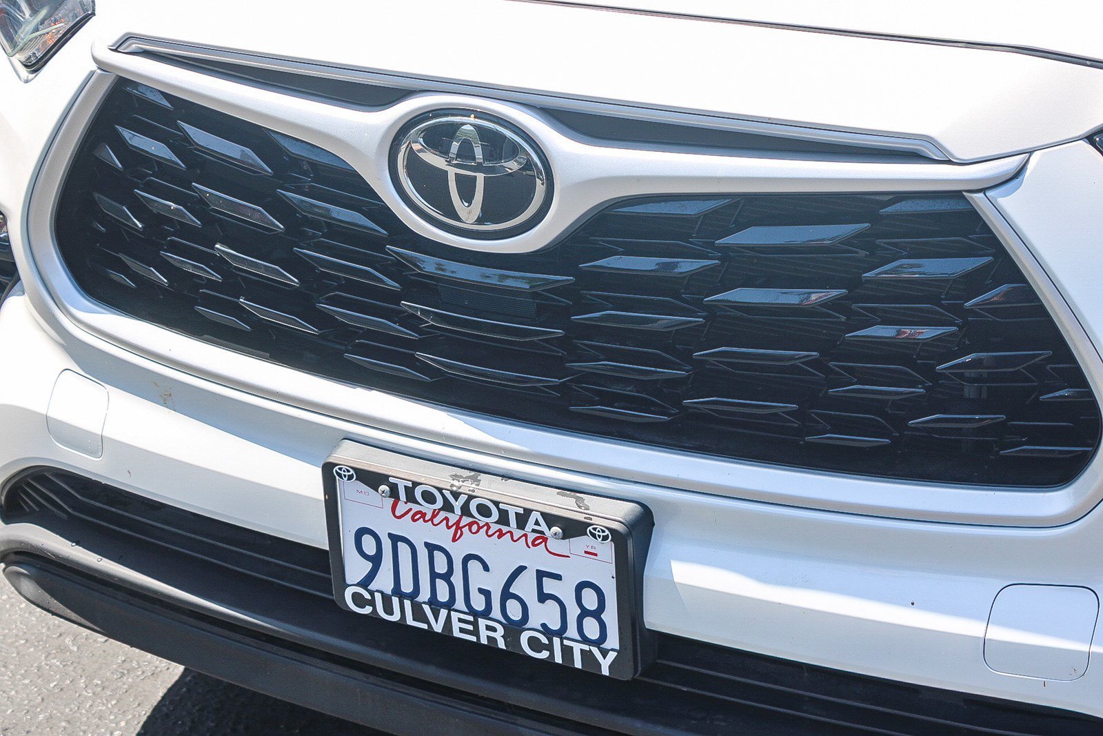 Used 2022 Wind Chill Pearl Toyota XLE image 5