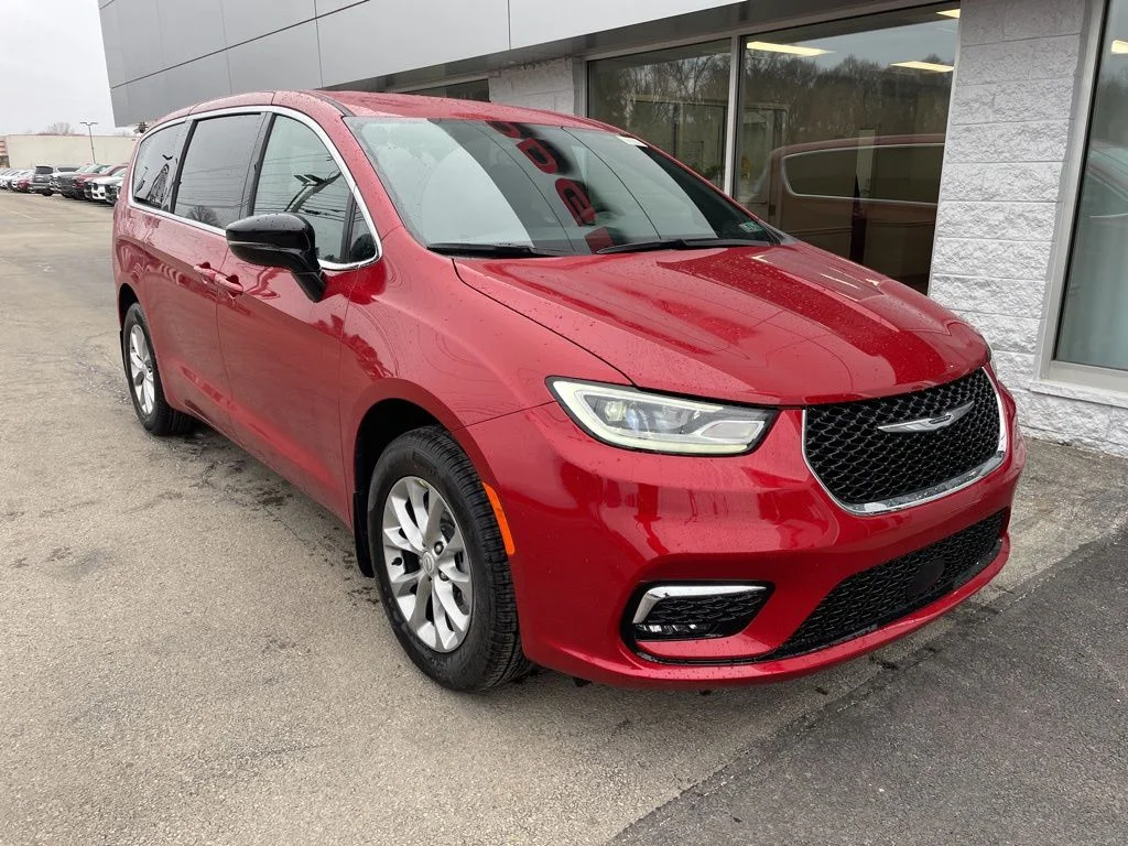 New 2026 Red Hot Pearl-Coat Exterior Paint Chrysler Select image 6