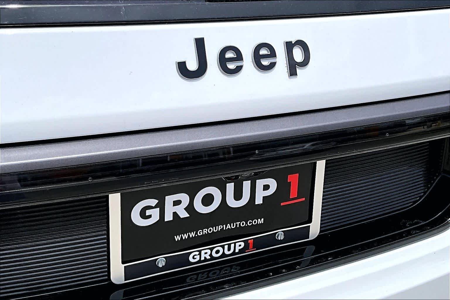 New 2026 Bright White Clear-Coat Exterior Paint Jeep Summit Obsidian image 15