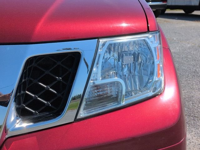 Used 2020 Red Nissan SV image 9
