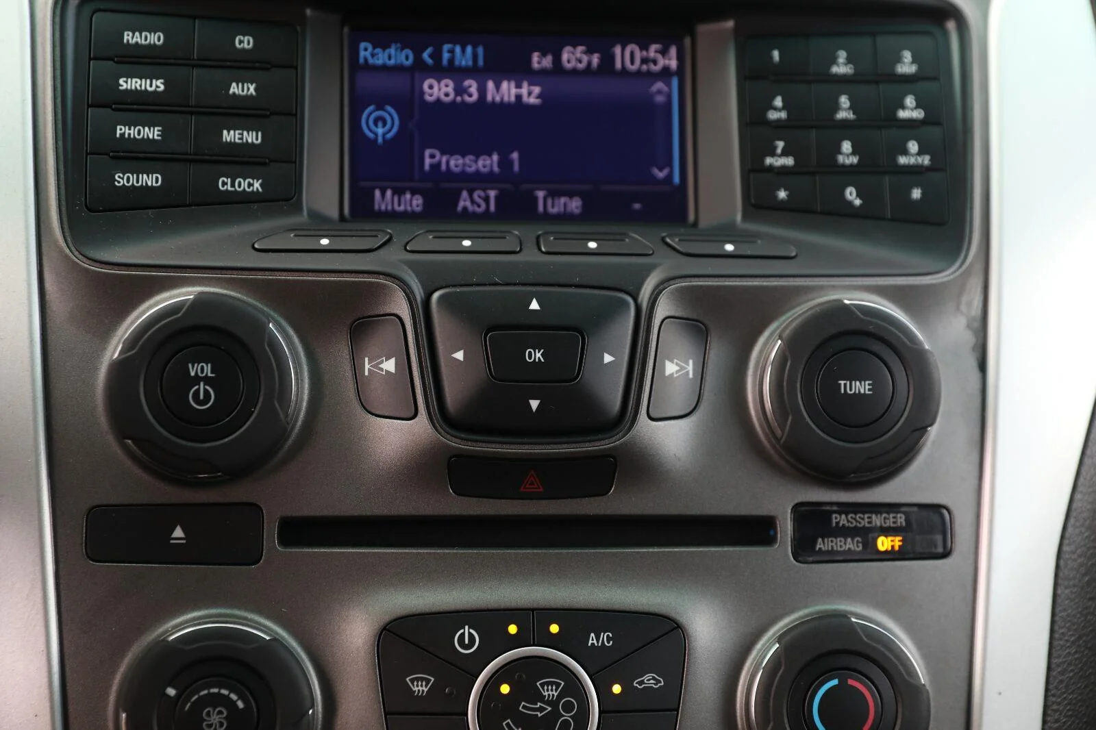 Used 2013 White Platinum Metallic Tri-Coat Ford XLT image 44