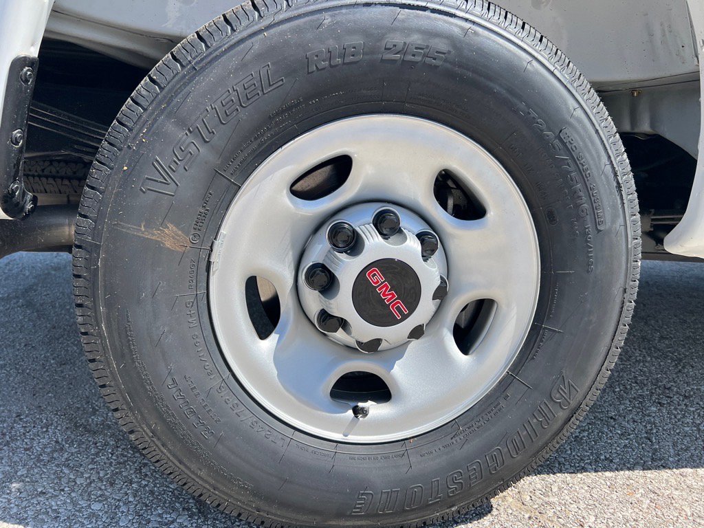 2025 GMC Savana Cargo Work Van - Photo 24