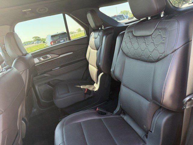 Used 2025 Black Metallic Ford Platinum image 25