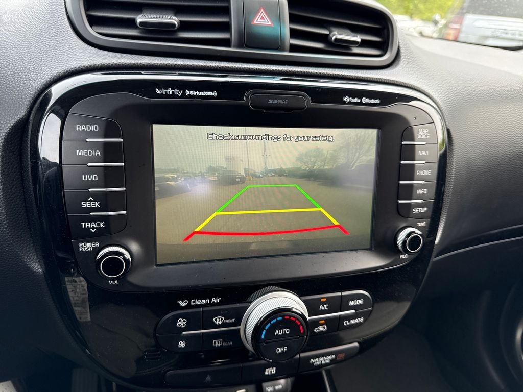 Used 2015 Blue Kia Plus image 17