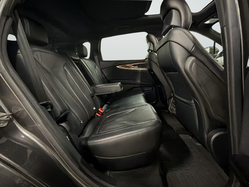 Used 2017 Gray Lincoln Reserve image 24