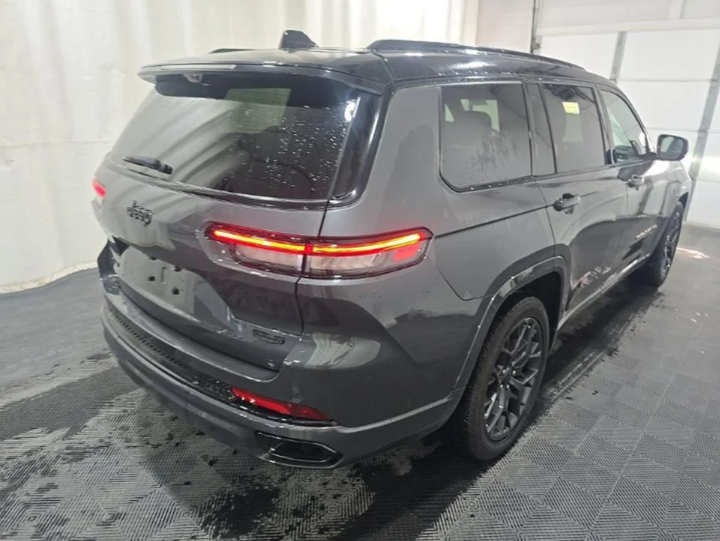 Used 2023 Metallic Jeep Summit image 4
