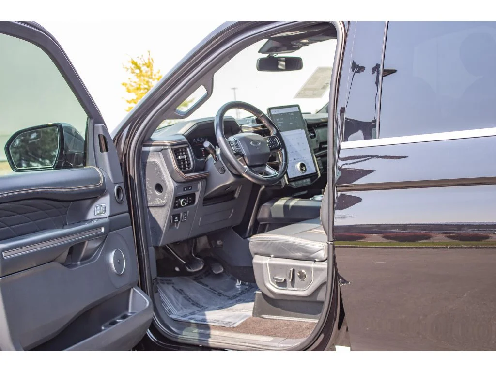 Used 2023 Agate Black Metallic Ford Platinum image 29