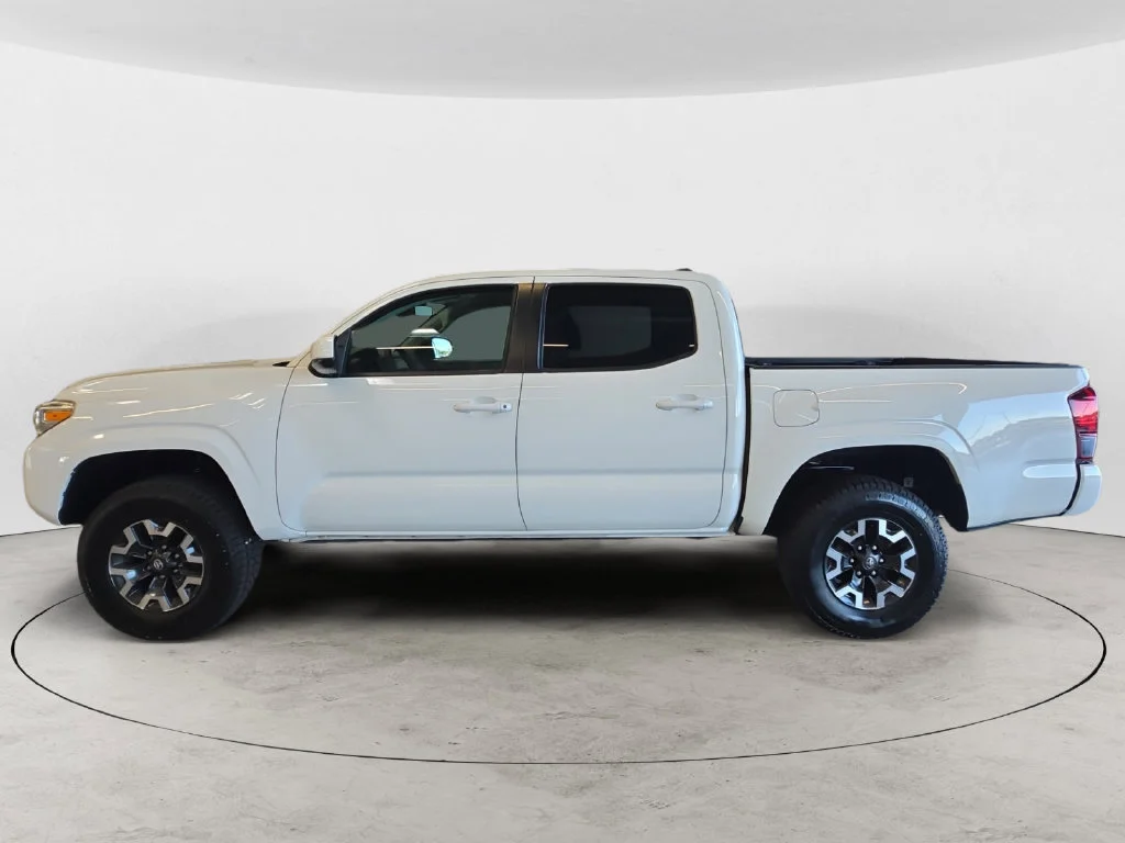 Used 2021 White Toyota SR image 12