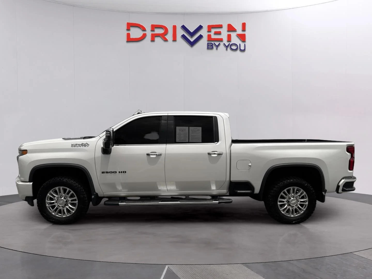 Used 2020 IRIDESCENT PEARL TRICOAT Chevrolet High Country image 2