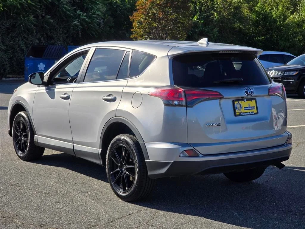 Used 2018 Silver Toyota LE image 24