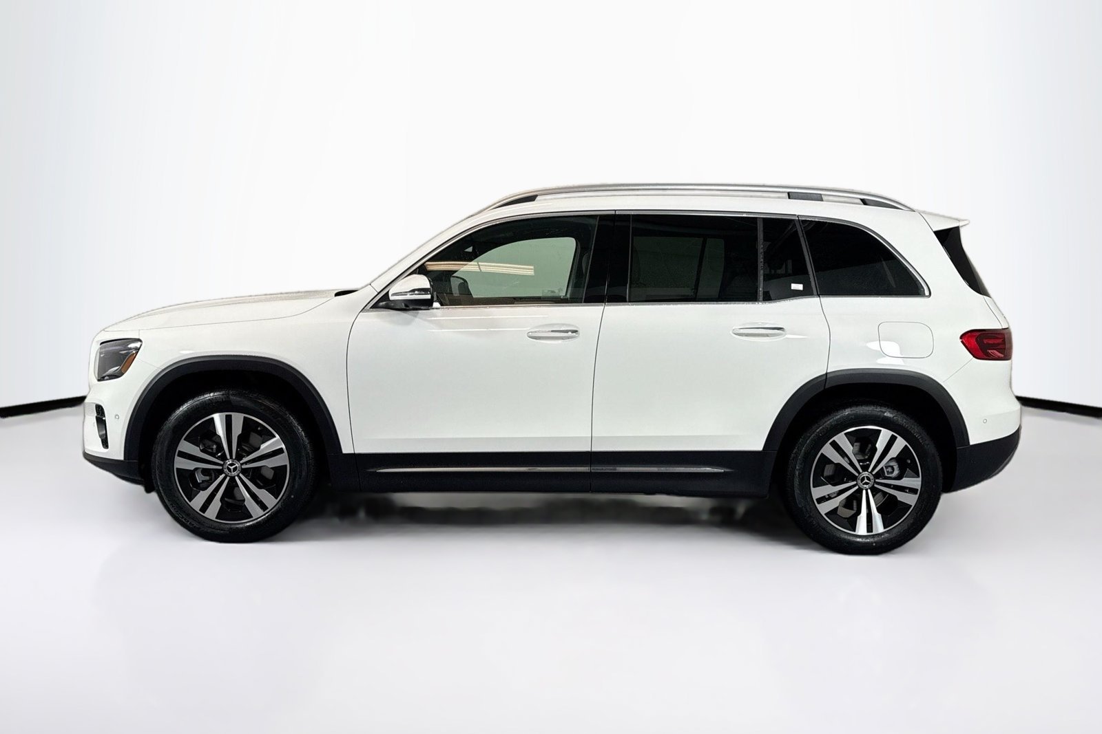 New 2026 Polar White Mercedes-Benz GLB 250 image 8