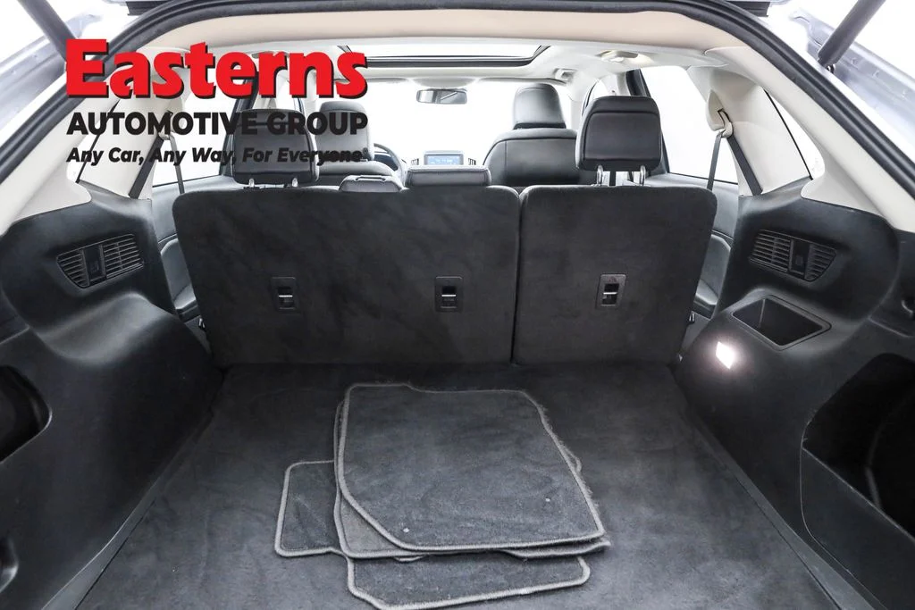 Used 2023 Silver Ford SEL image 9