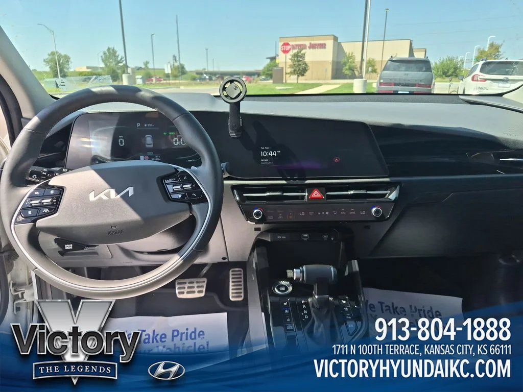 Used 2023 White Kia SX Touring image 12