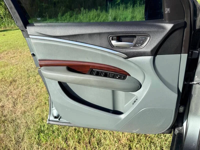 Used 2016 Gray Acura w/Tech w/AcuraWatch 4dr SUV w/Technology and AcuraWatch Plus Package image 24