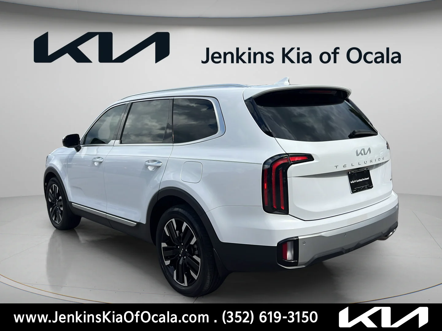 Used 2024 Glacial White Pearl Kia SX Prestige image 5