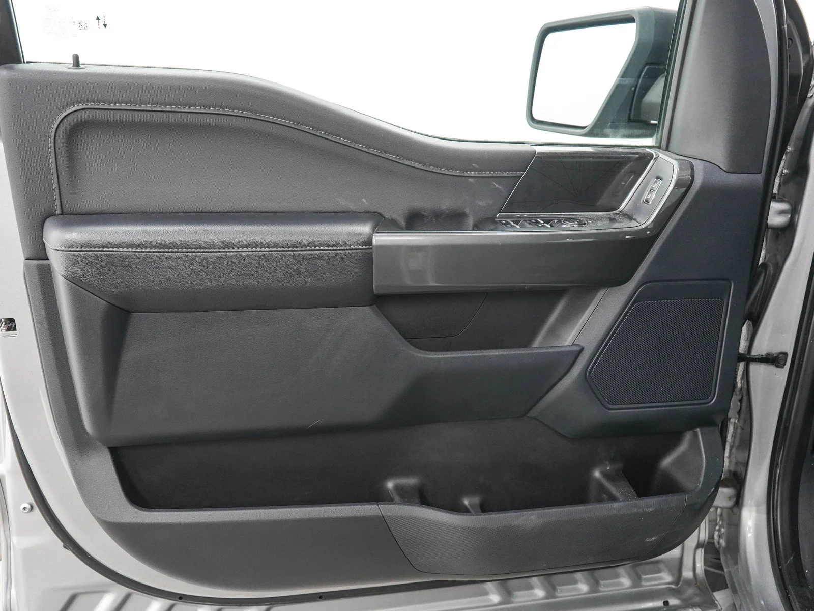 Used 2022  Ford XL image 20