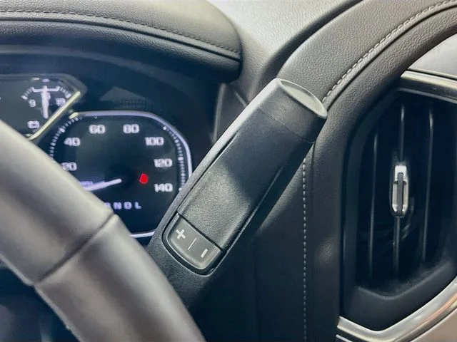 Used 2021 White GMC SLT image 23