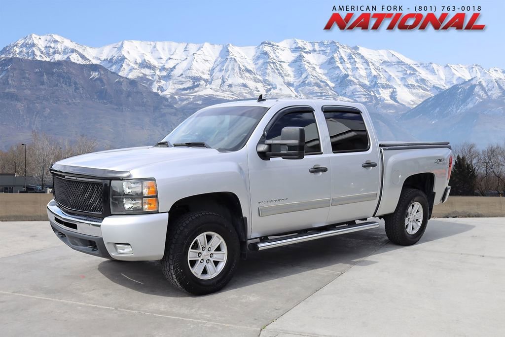 Used 2011 Sheer Silver Metallic Chevrolet LT image 1