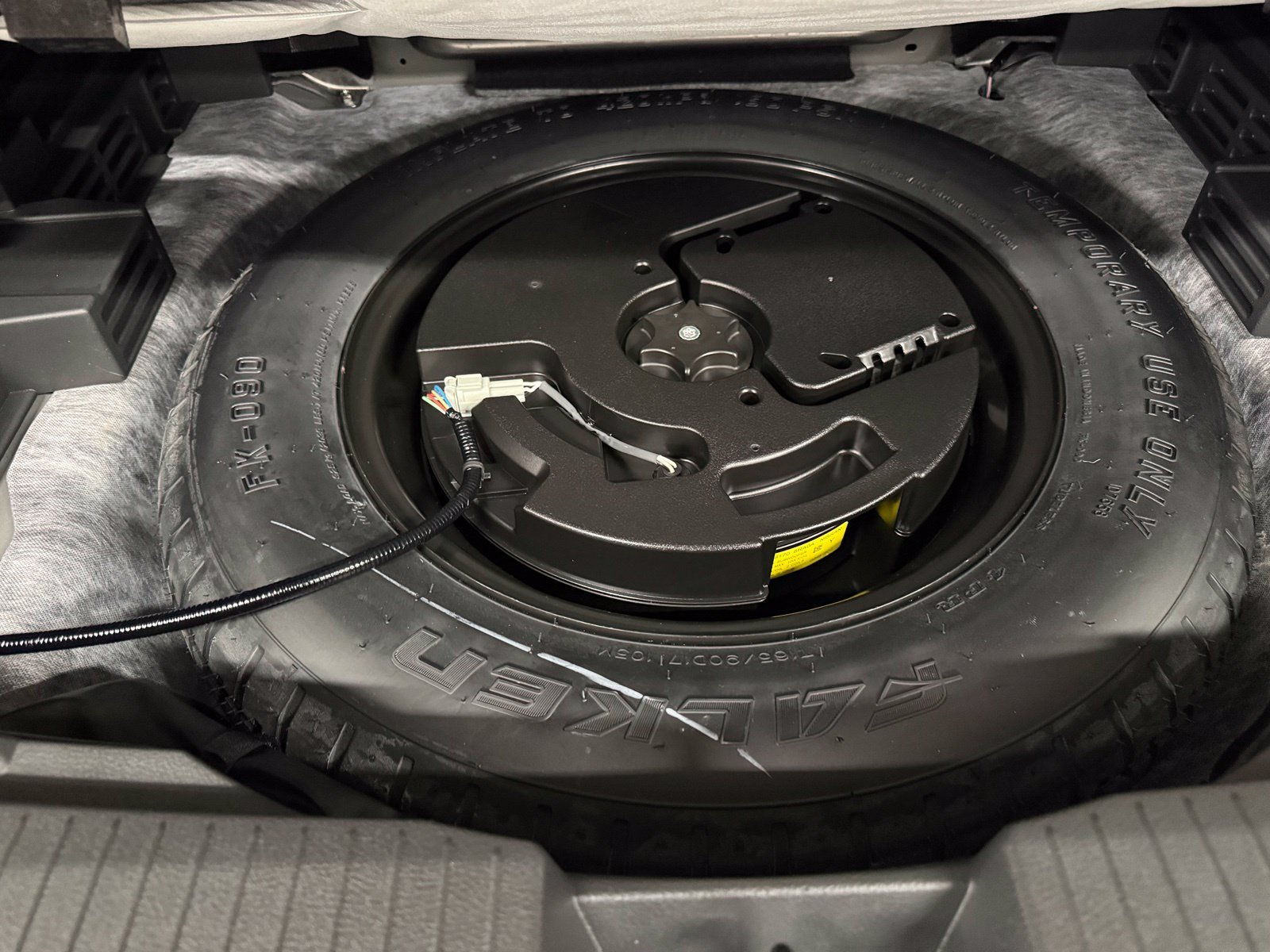 Used 2025 Gray Nissan SL image 11