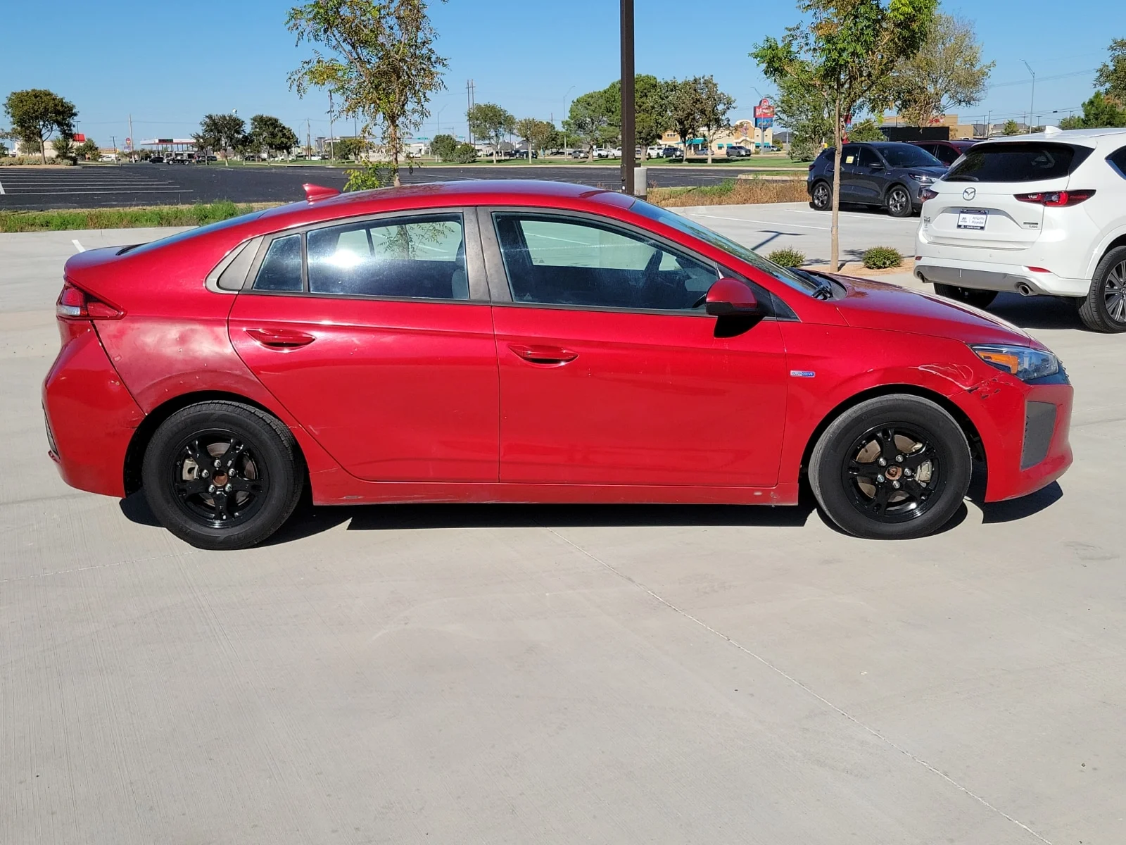 Used 2019 Red Hyundai Blue image 5