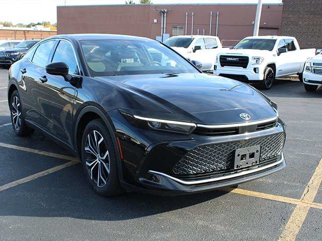 Used 2024 Black Toyota XLE image 4