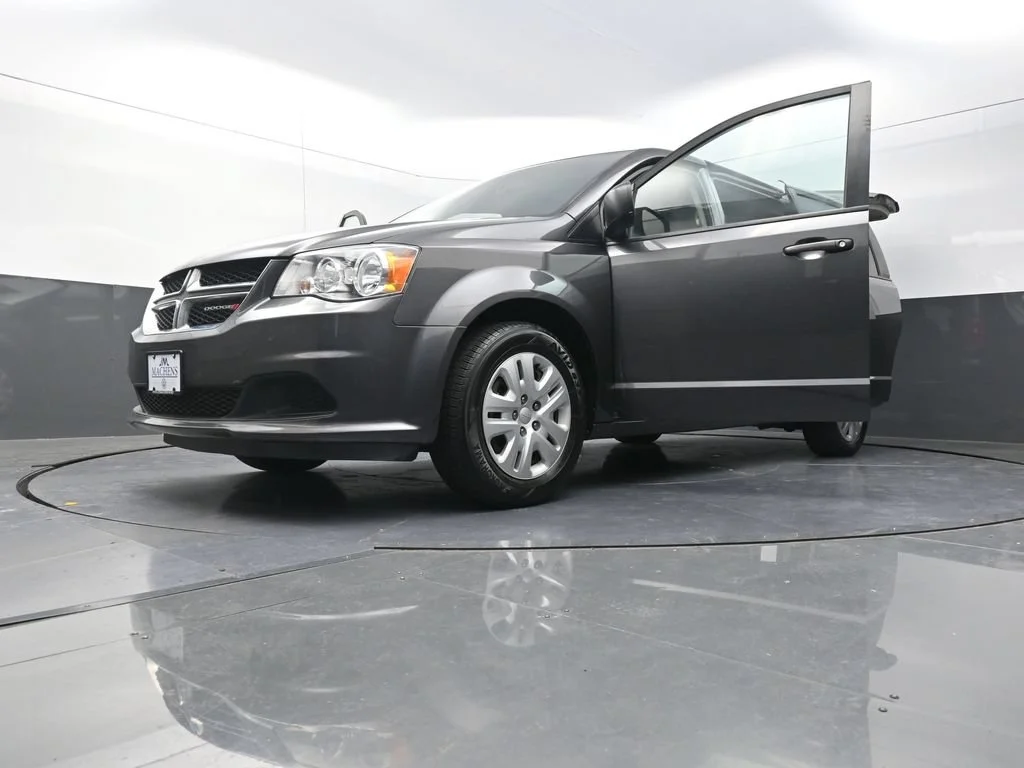 Used 2018 Gray Dodge SE image 31