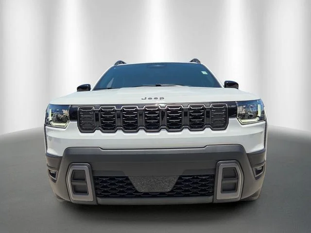 New 2026 Bright White Clear-Coat Exterior Paint Jeep Laredo image 2