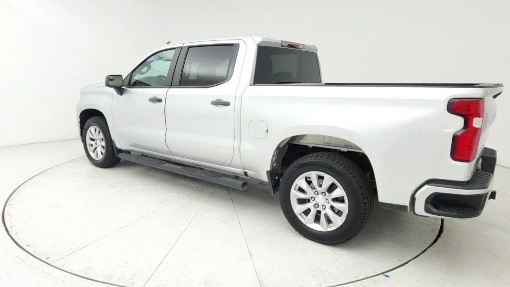 Used 2020 SILVER ICE METALLIC Chevrolet Custom image 5