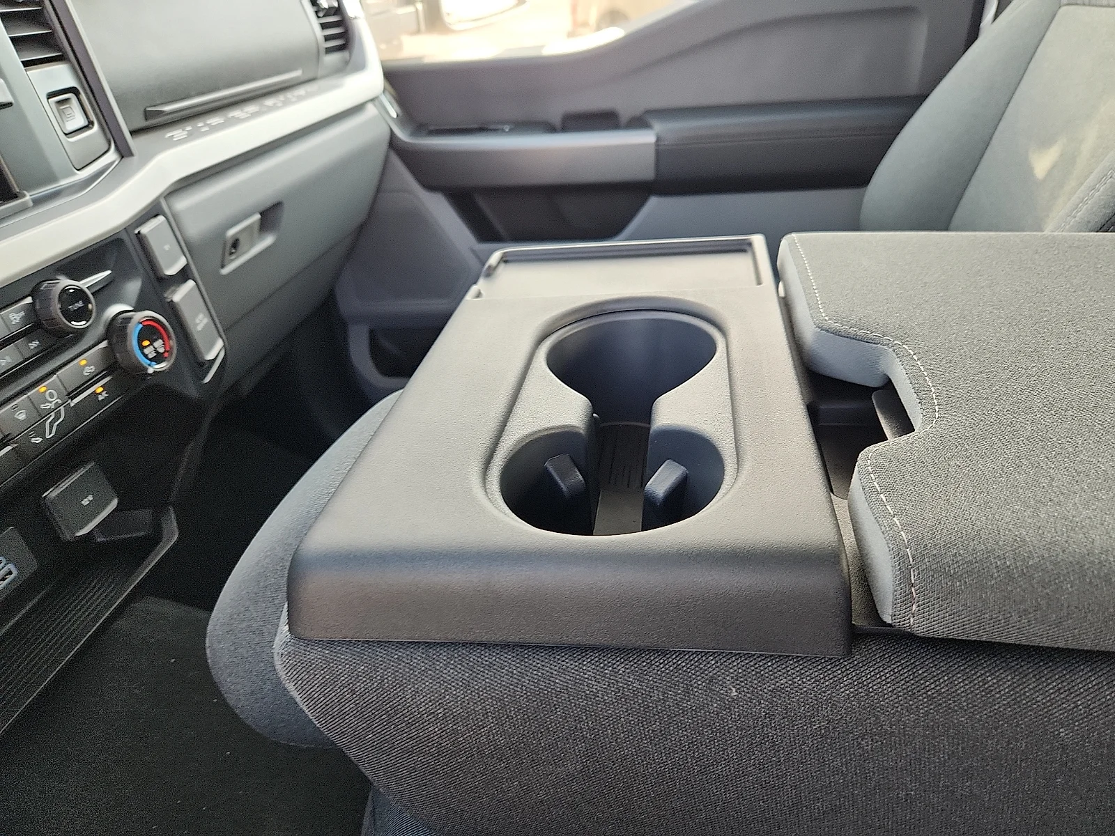 New 2027 Oxford White Ford XLT image 25