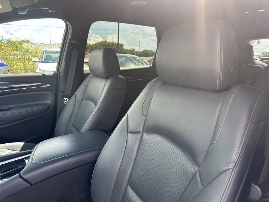 Used 2023 Summit White Buick Essence image 27