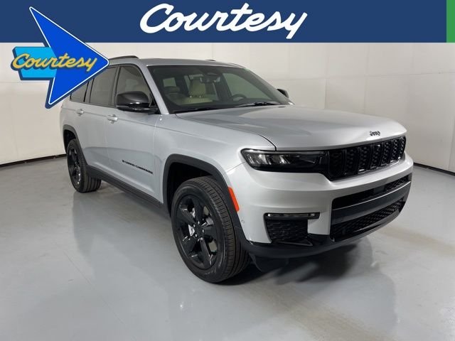 New 2025 Silver Zynith Exterior Paint Jeep Limited image 1