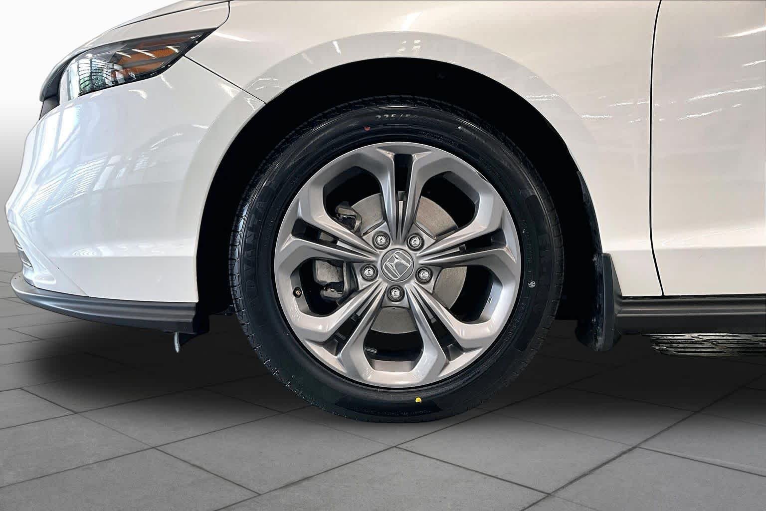 Used 2024 Platinum White Pearl Honda EX image 11