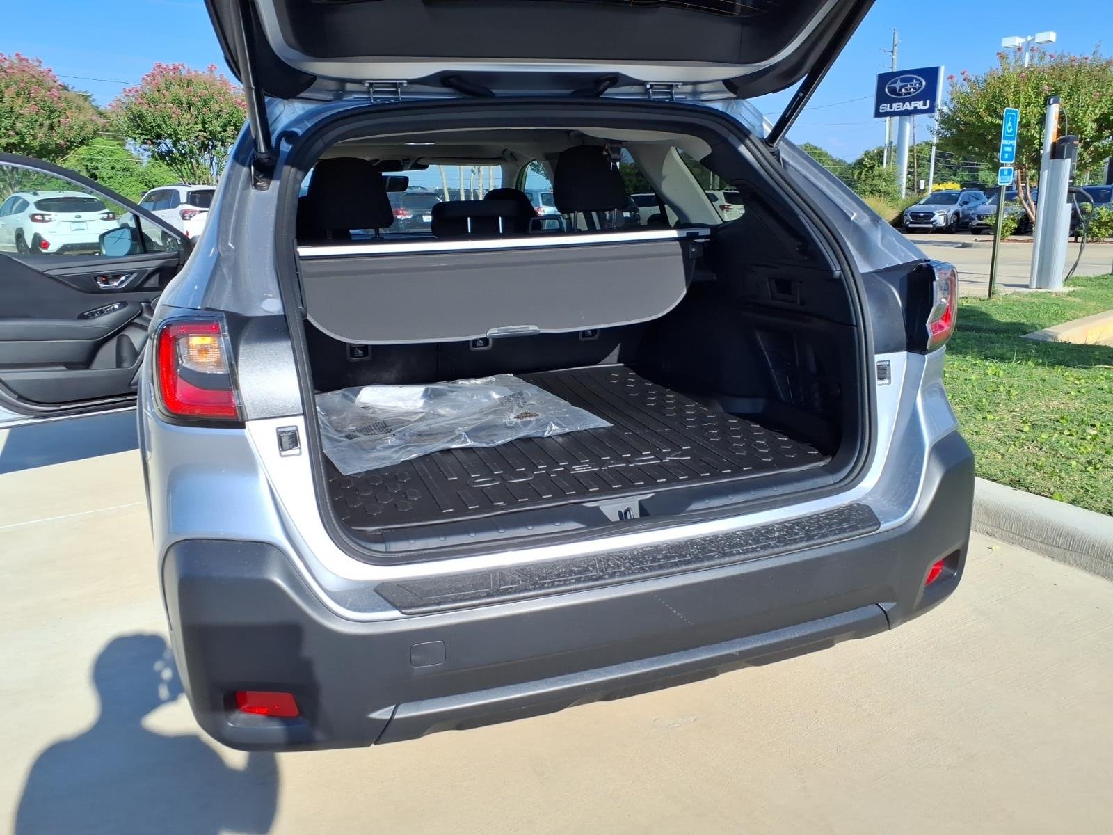 Used 2025 Ice Silver Metallic Subaru Premium image 18