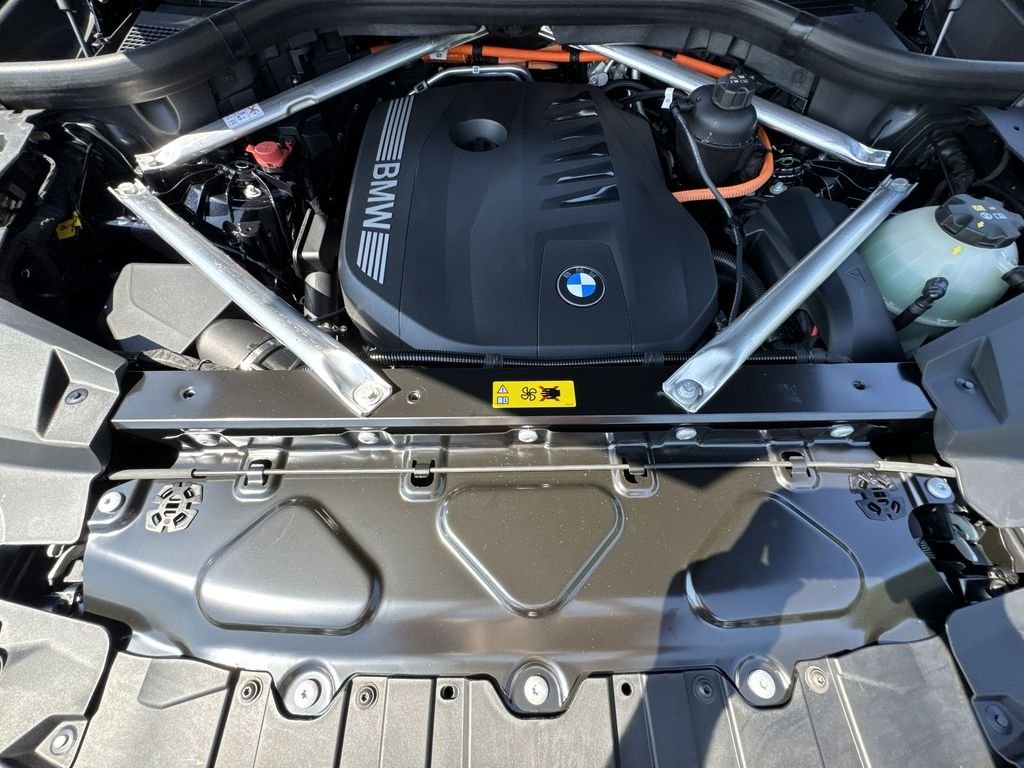 New 2026 Carbon Black Metallic BMW xDrive50e image 18