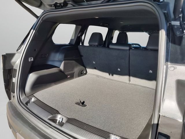 New 2026 Diamond Black Crystal Pearl-Coat Exterior Paint Jeep Limited image 31