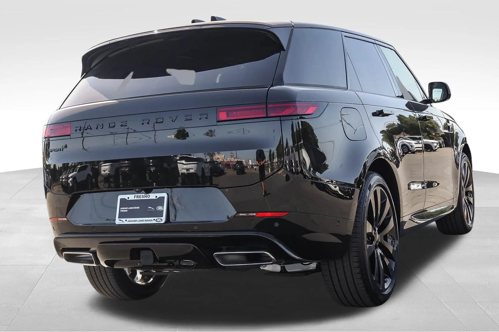 New 2026 Santorini Black Land Rover Dynamic SE image 5