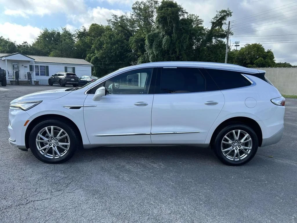 Used 2023 White Frost Tricoat Buick Premium image 7