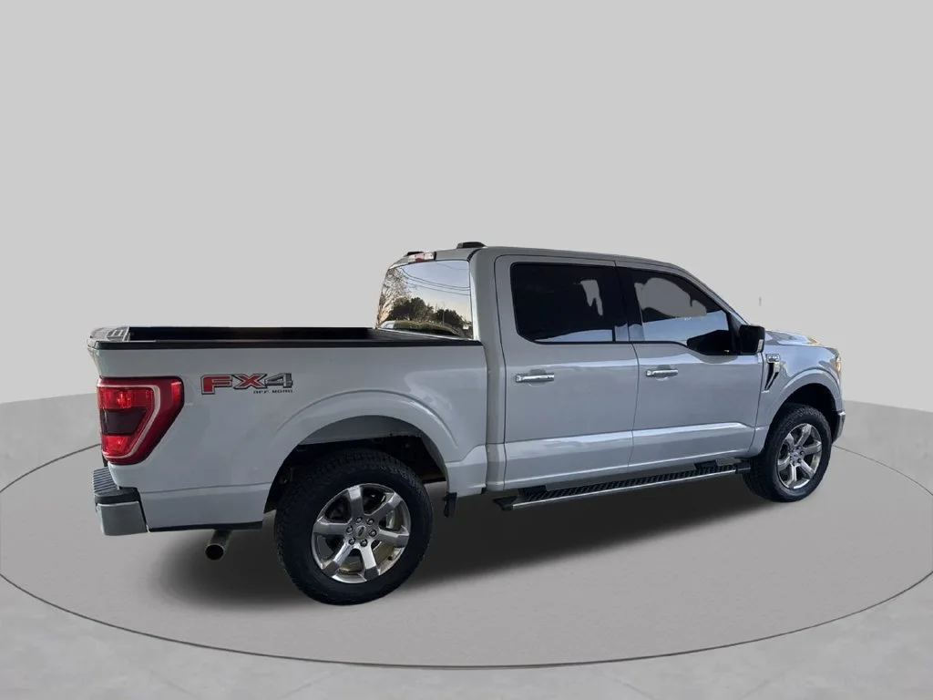 Used 2021 White Metallic Ford XLT image 12