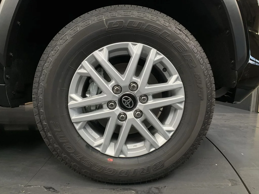 New 2026 Midnight Black Metallic Toyota SR5 image 25