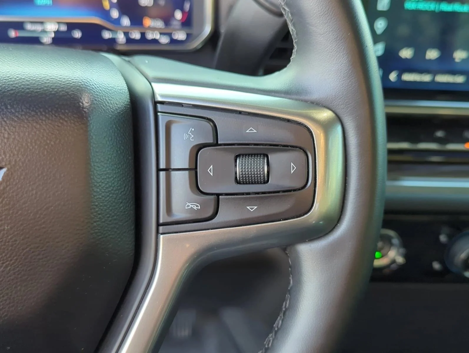 Used 2024 Summit White Chevrolet RST image 14