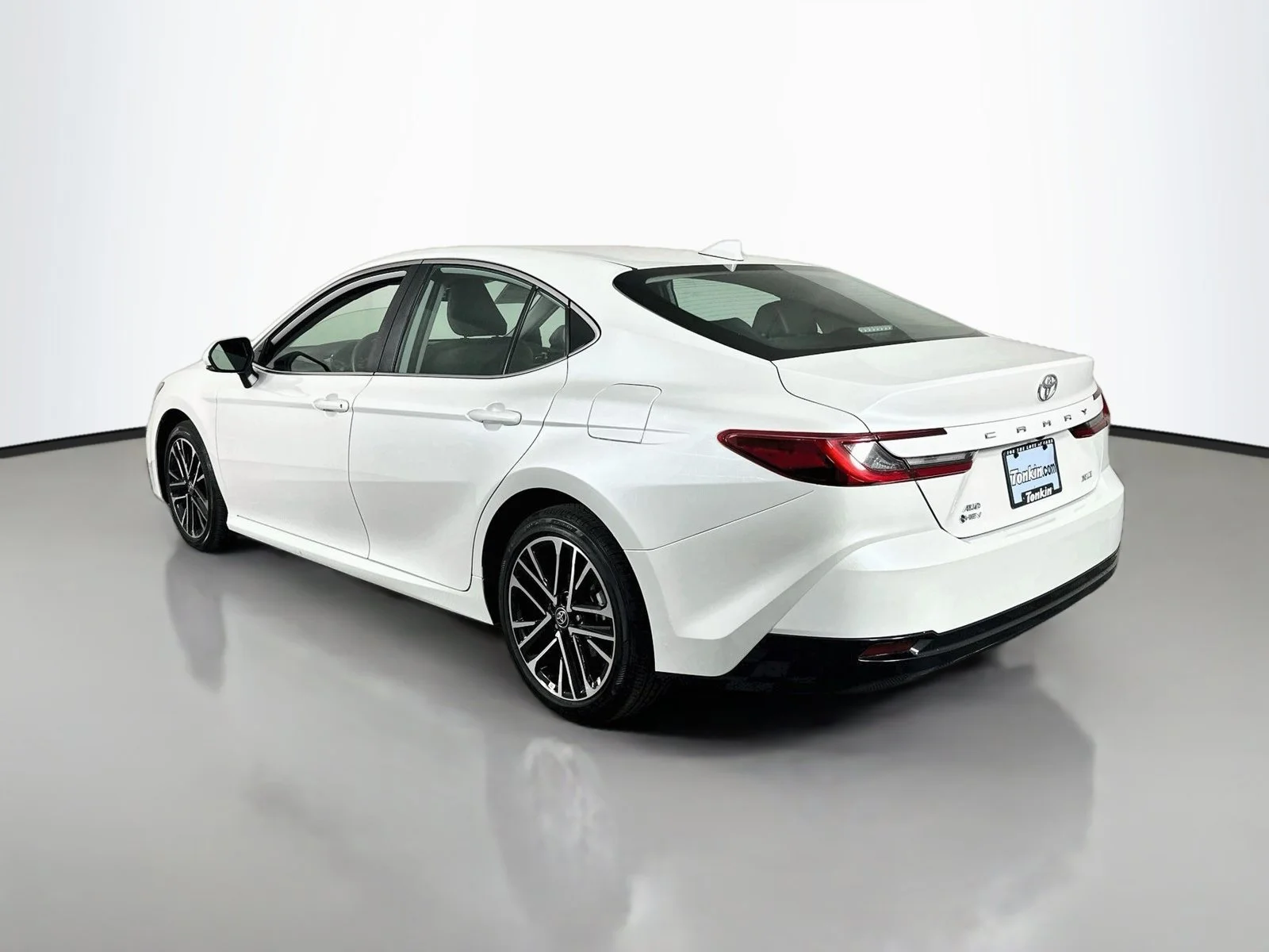 Certified Used 2025 Beige Toyota XLE image 5