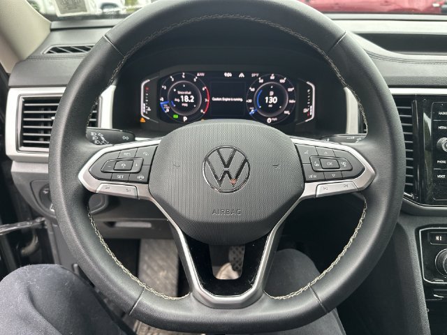 Used 2023 Black Volkswagen 3.6L V6 SE w/Technology image 13