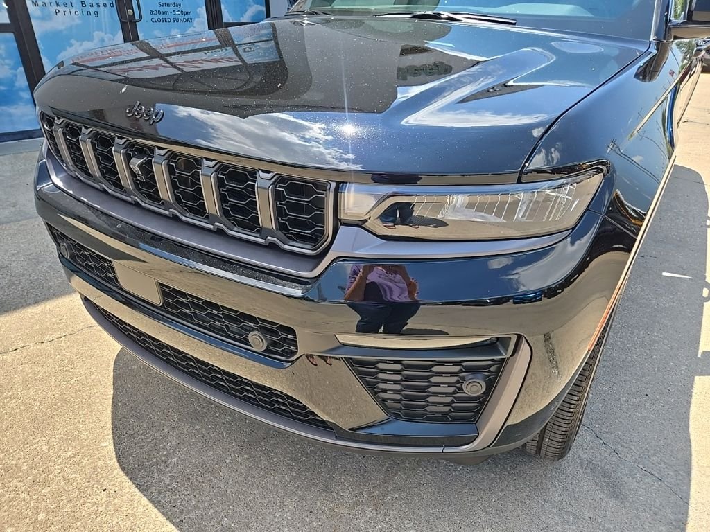 New 2026 Diamond Black Crystal Pearl-Coat Exterior Paint Jeep  image 18