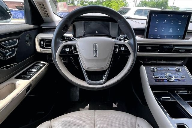 Used 2023 White Lincoln Reserve image 7