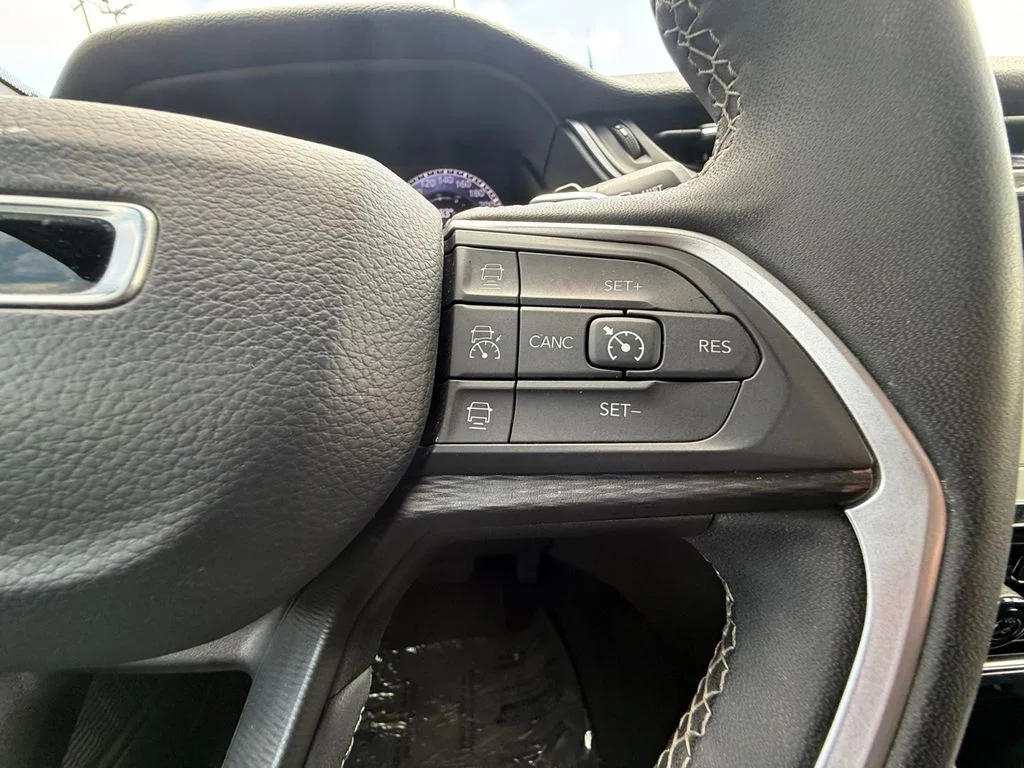 Used 2025 White Jeep Laredo X image 23
