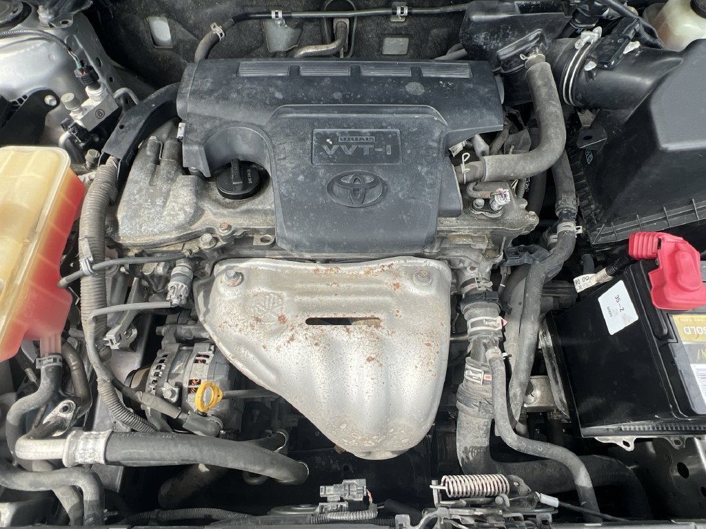 Used 2018 Silver Toyota LE image 27