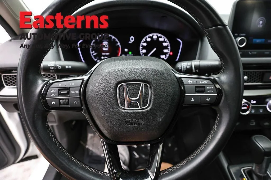 Used 2023 White Honda EX image 11