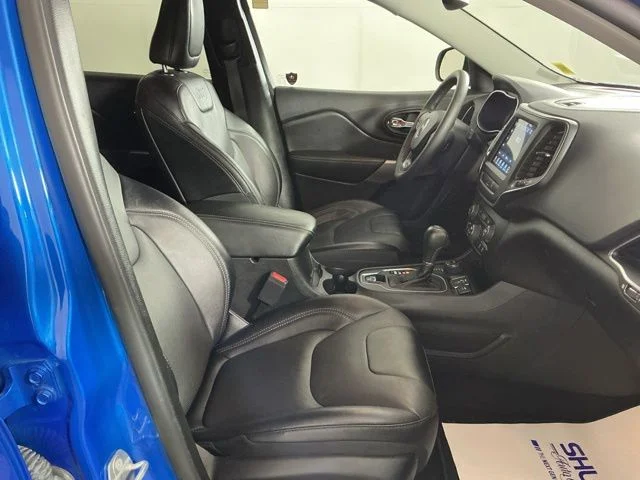 Certified Used 2022 Blue Jeep Latitude Lux image 6